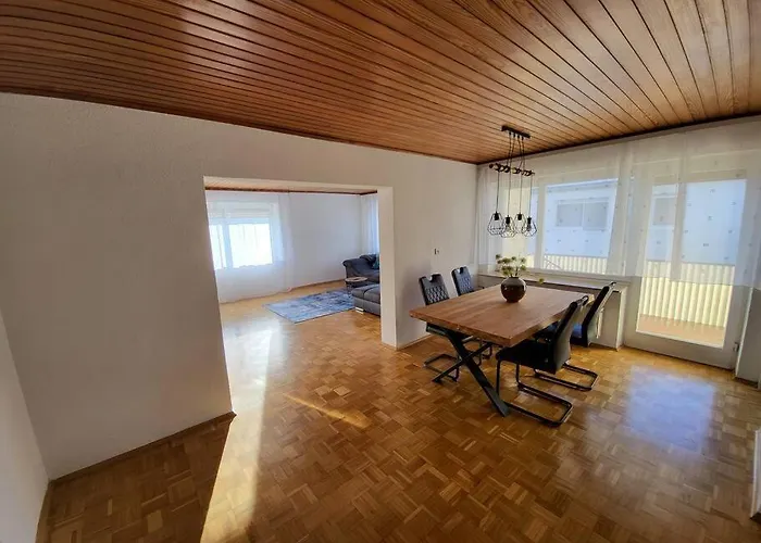 Zentrale, Helle Ferienwohnung